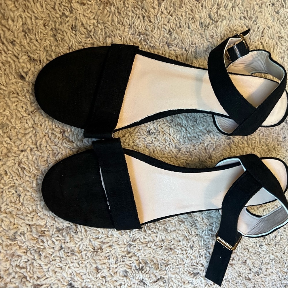 Brand new pair of black strap sandals - Picture 2 of 4